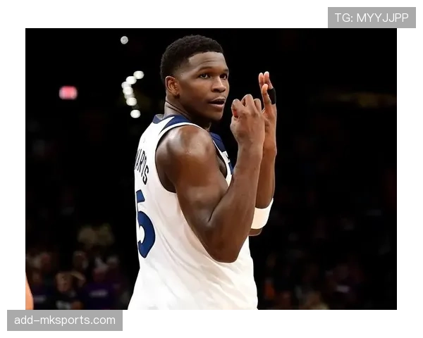 爱德华兹突破得分拉开差距，效率明显优于队内另一主要得分手