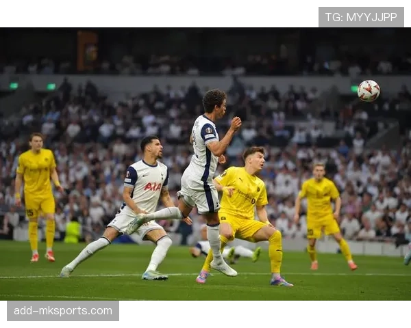 多特蒙德高位压迫战术下，防线空当频现致快速反击风险加剧